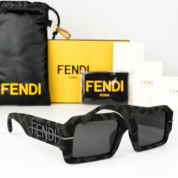 Fendi Women Sunglasses Grey Monogram Rectangle FE40074U FENDIGRAPHY 05A NEW - Picture 1 of 9